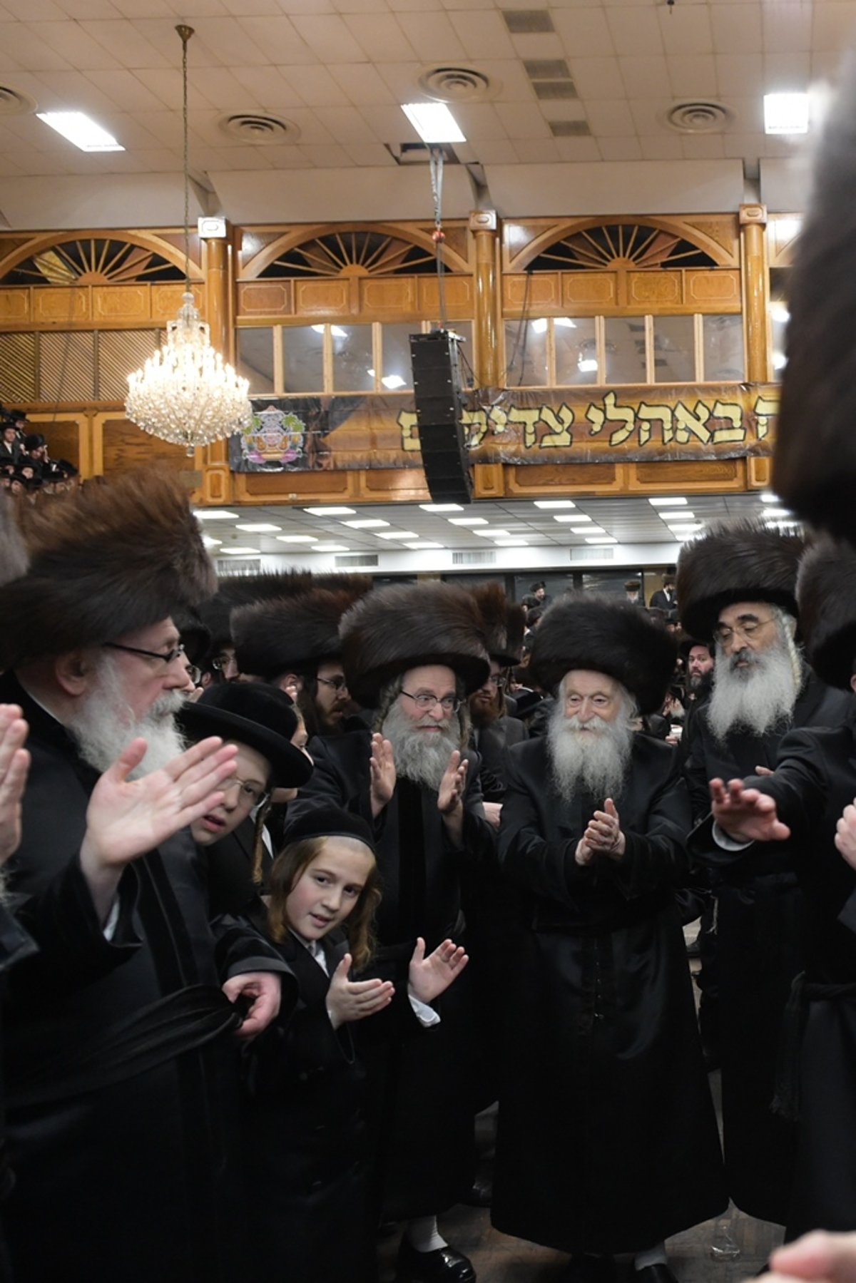 אלפים בשמחת החתונה לנכד האדמו"ר מסאטמר