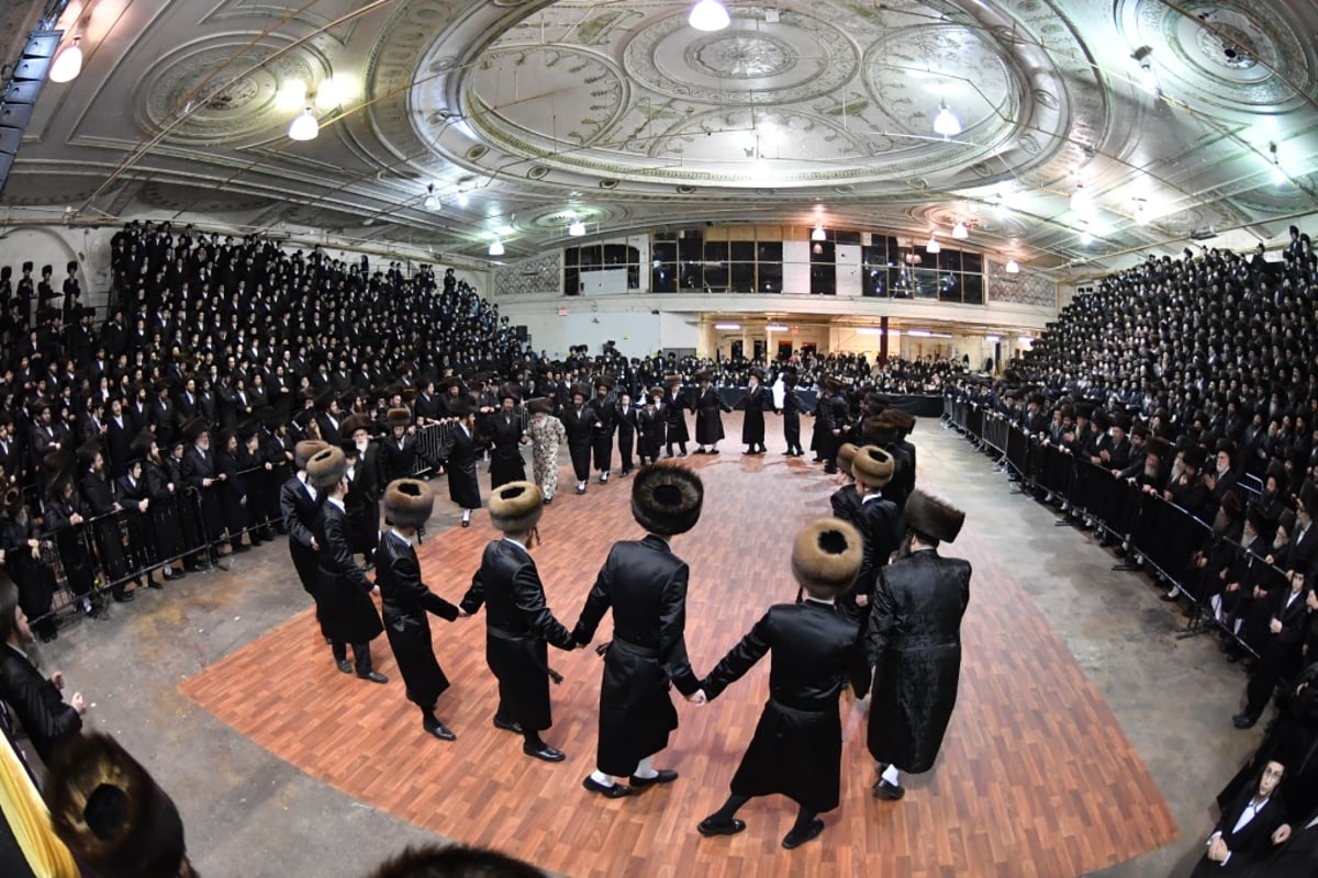 תיעוד: אלפים בחתונת נכד האדמו"ר מויז'ניץ