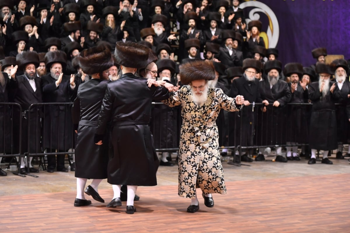 תיעוד: אלפים בחתונת נכד האדמו"ר מויז'ניץ