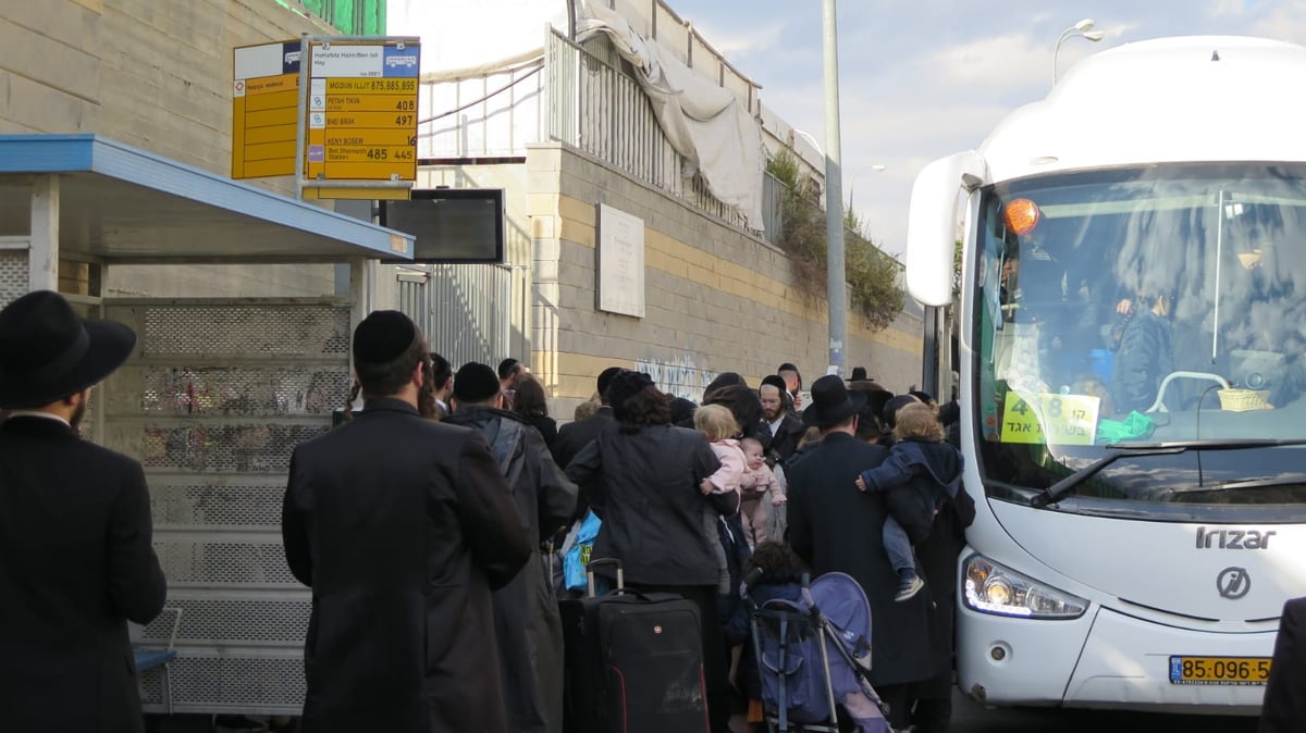 תחקיר "כיכר השבת" מתעד: כאוס תחבורתי לאלפי חרדים