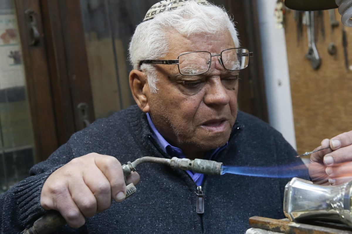 'מתקן החנוכיות' מנסה לעמוד בעומס העבודה