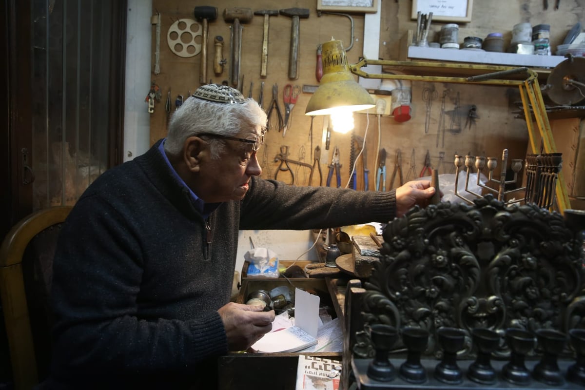 'מתקן החנוכיות' מנסה לעמוד בעומס העבודה