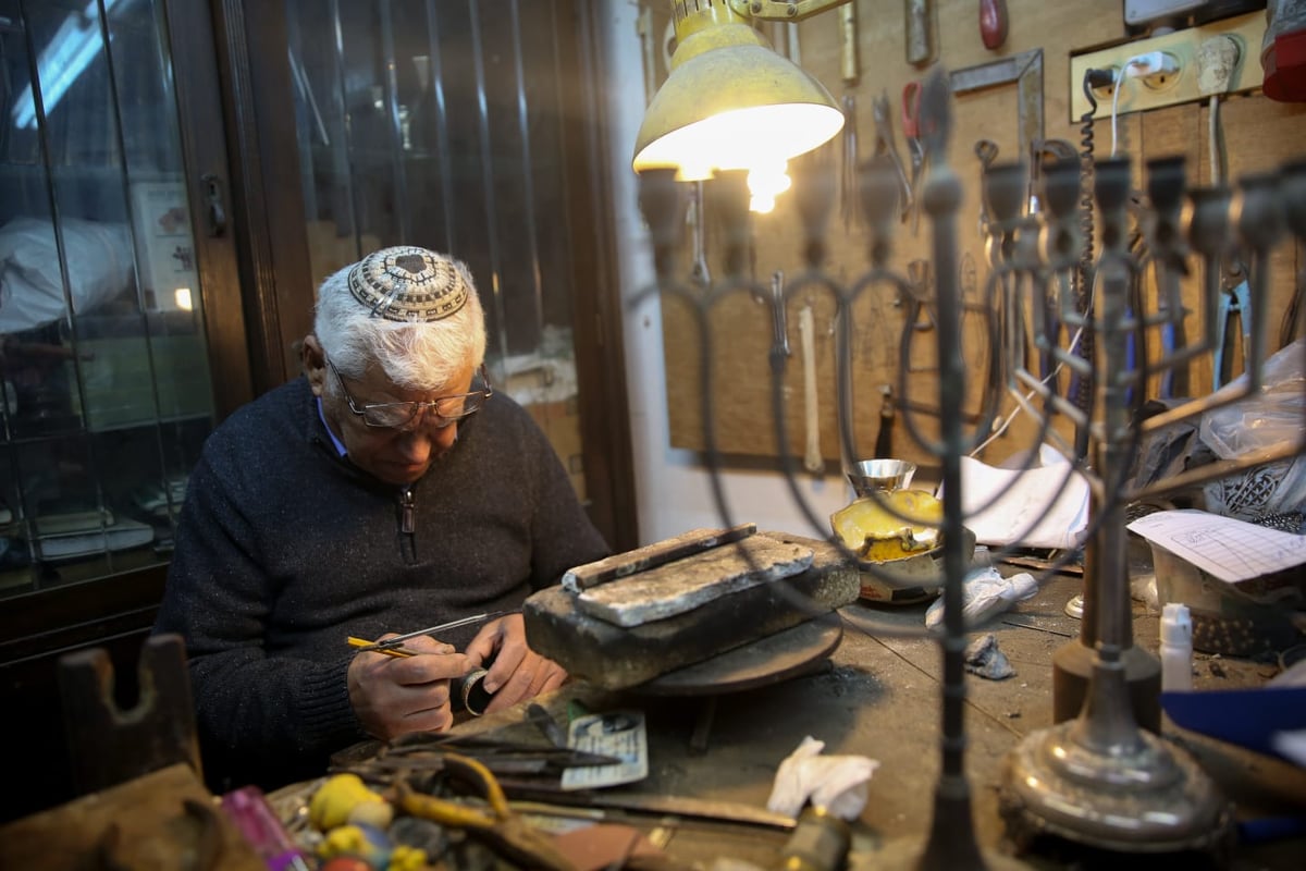 'מתקן החנוכיות' מנסה לעמוד בעומס העבודה