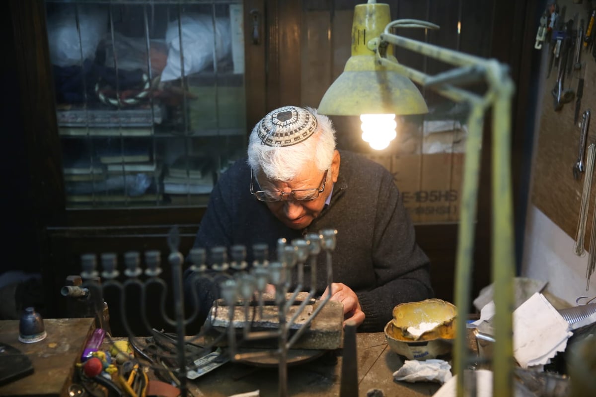 'מתקן החנוכיות' מנסה לעמוד בעומס העבודה