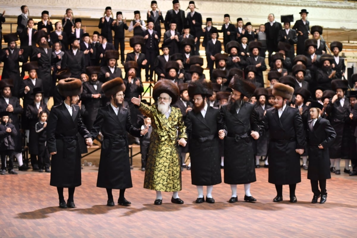 תיעוד: ה'שבע ברכות' המרכזי בחצר חסידות ויז'ניץ