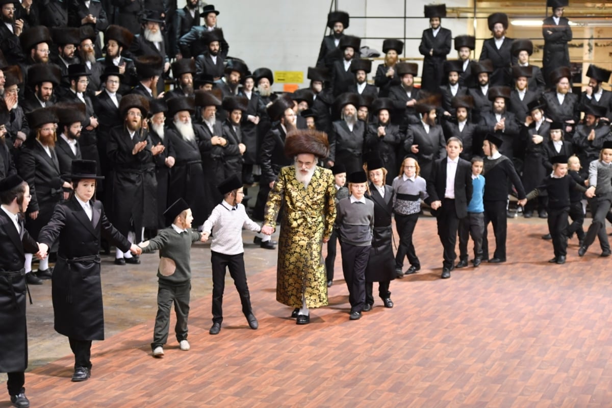 תיעוד: ה'שבע ברכות' המרכזי בחצר חסידות ויז'ניץ