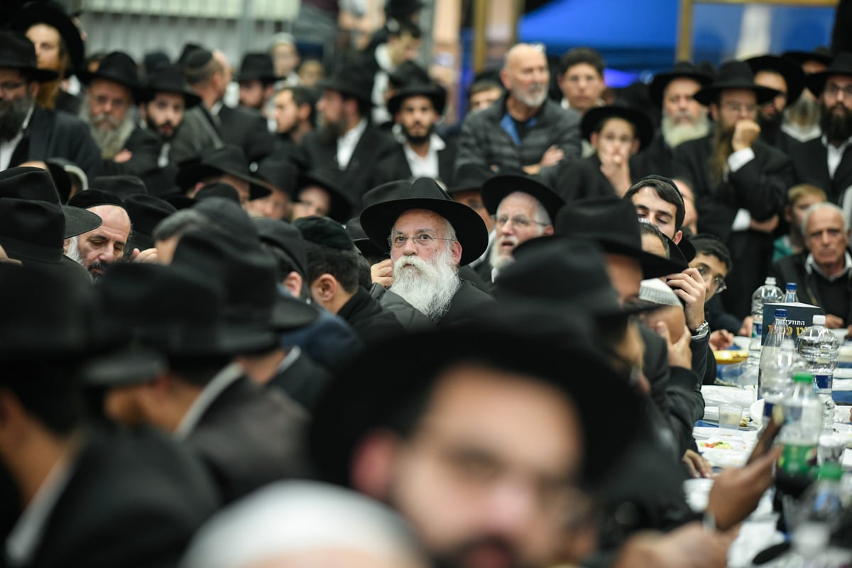 י"ט כסלו בכפר חב"ד: צפו בהתוועדות המרכזית