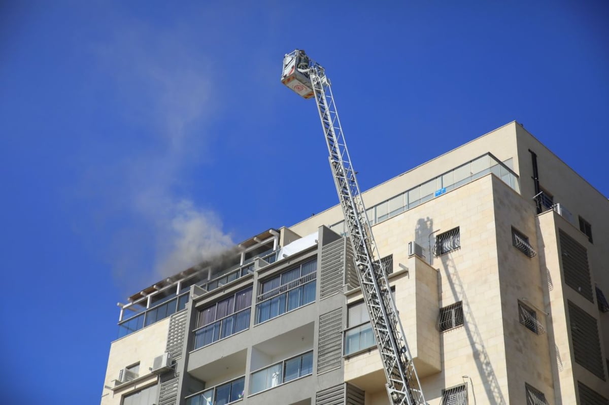 השריפה בבני ברק: בגלל מכשיר שהושאר דולק