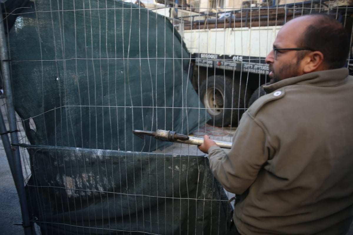 הקיצונים התיישבו עם ילדיהם באתר בניית הרכבת הקלה