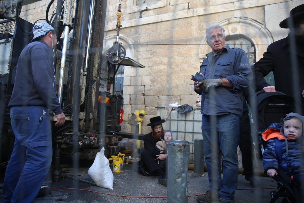 הקיצונים התיישבו עם ילדיהם באתר בניית הרכבת הקלה