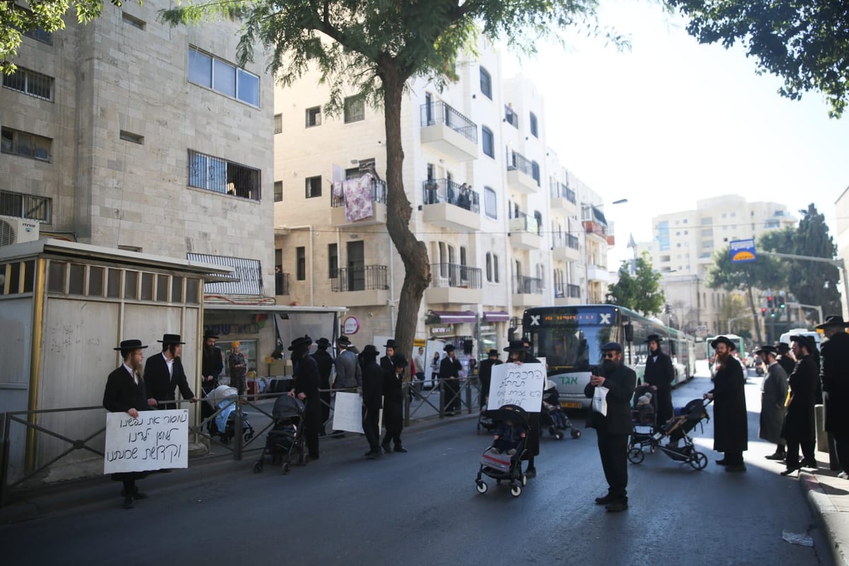 הקיצונים התיישבו עם ילדיהם באתר בניית הרכבת הקלה