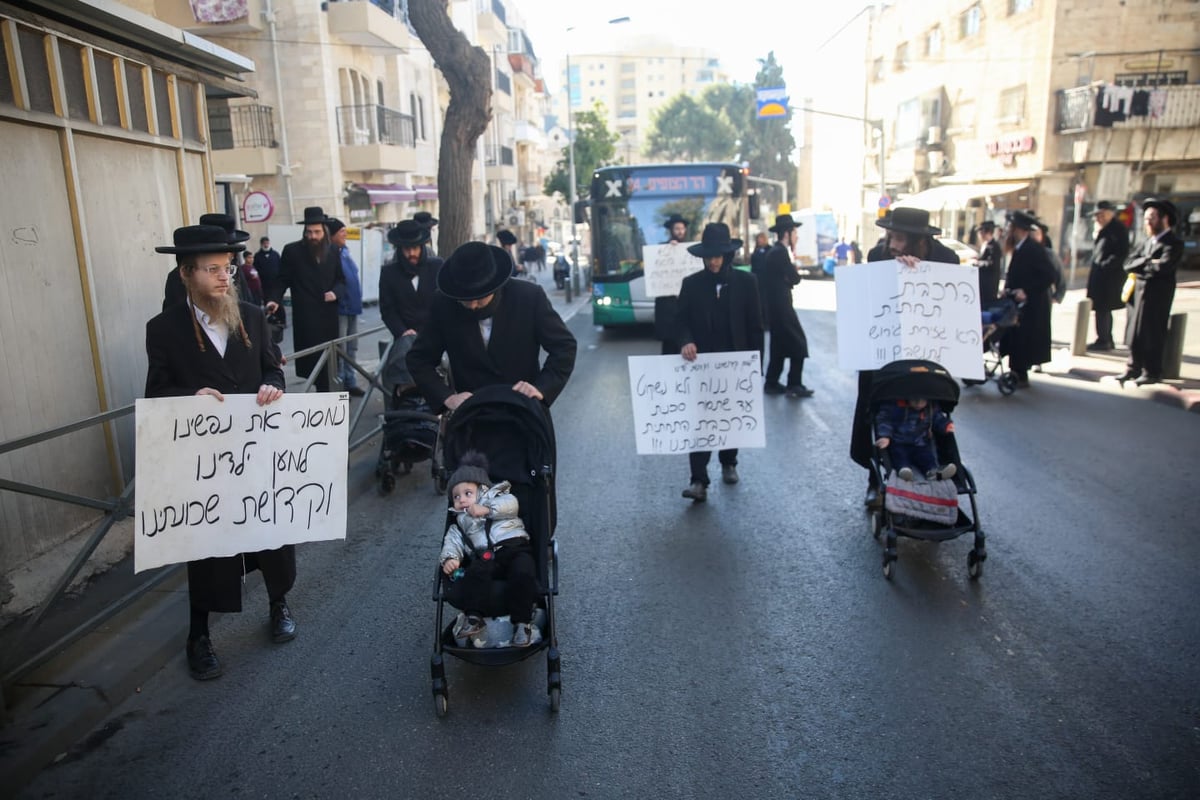 הקיצונים התיישבו עם ילדיהם באתר בניית הרכבת הקלה