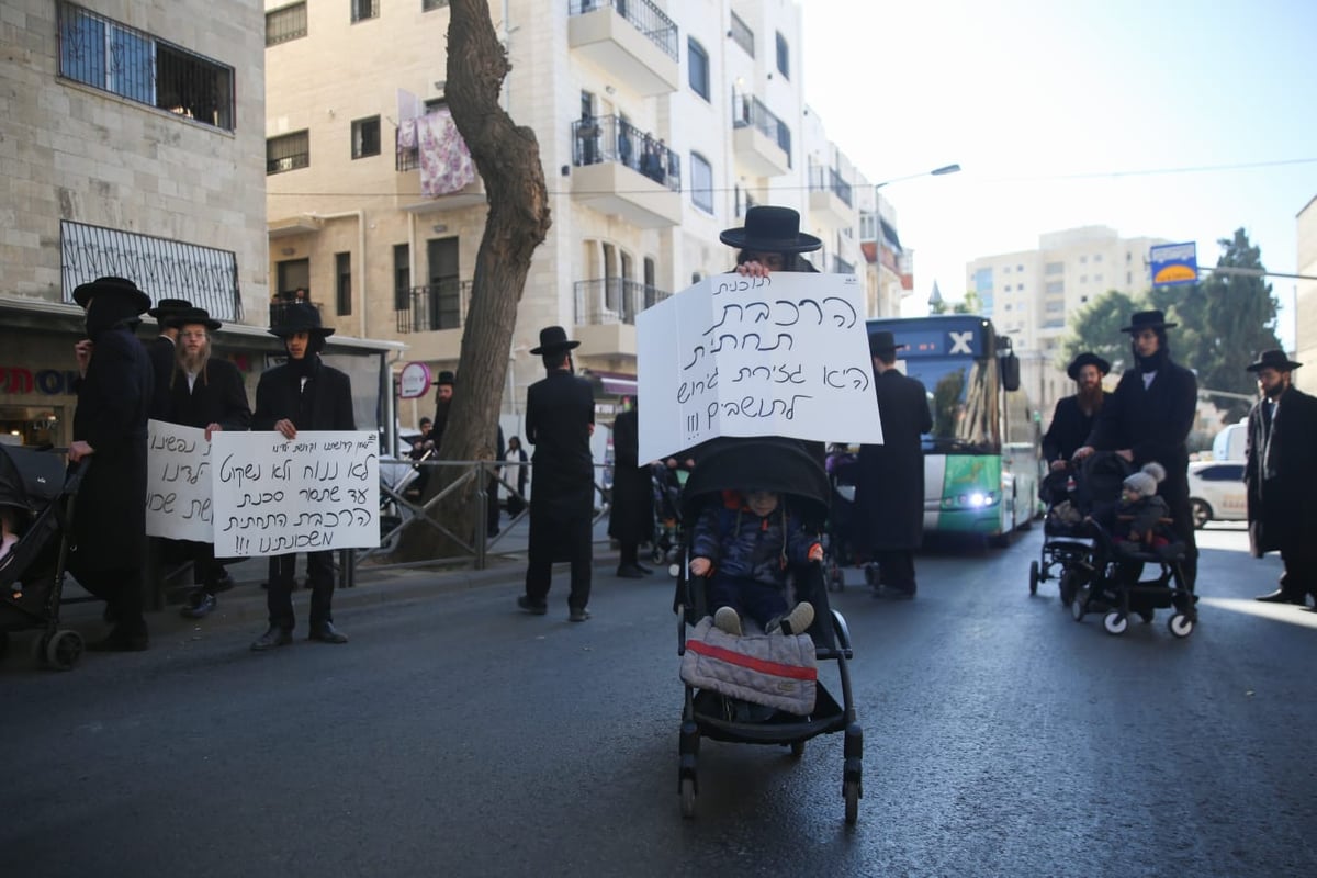 הקיצונים התיישבו עם ילדיהם באתר בניית הרכבת הקלה