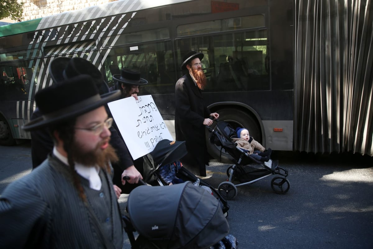 הקיצונים התיישבו עם ילדיהם באתר בניית הרכבת הקלה