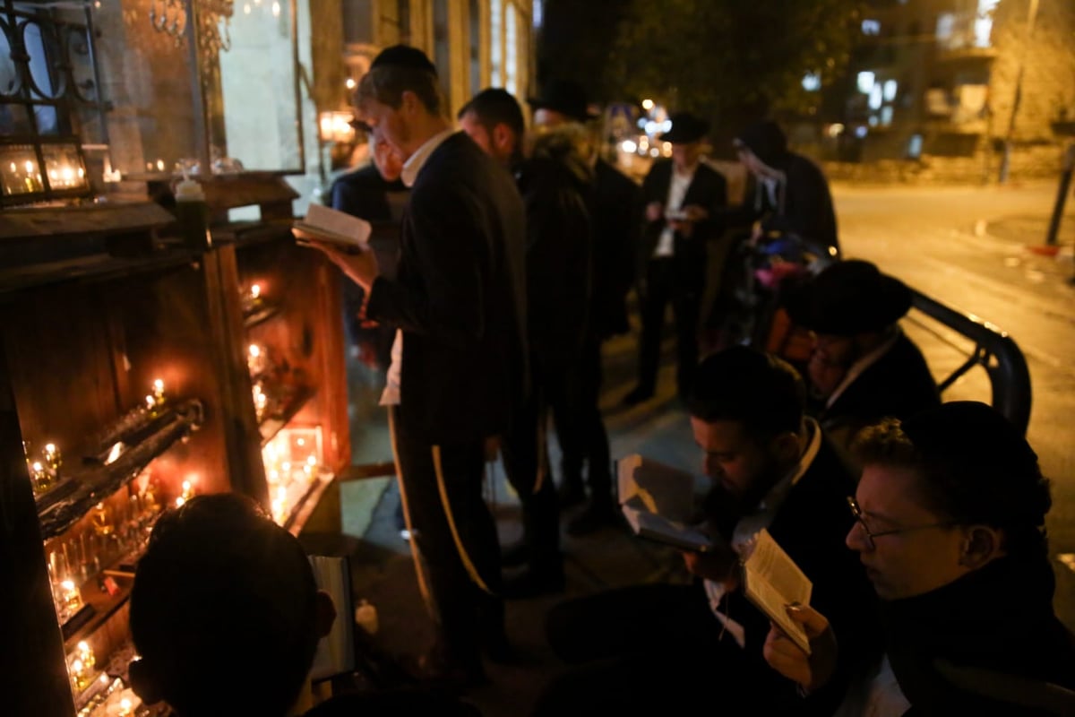 צפו: אווירת ימי חג החנוכה ברחובות ירושלים