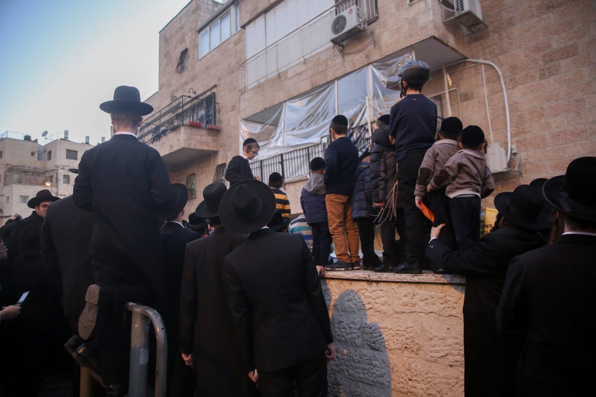 זקן ראשי הישיבות הגרמ"ד סולובייצ'יק בהדלקת נרות חנוכה