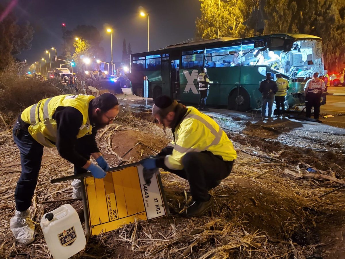 גבר ו-3 נשים נהרגו; "קורת בטון כבדה נתלשה מהתחנה"