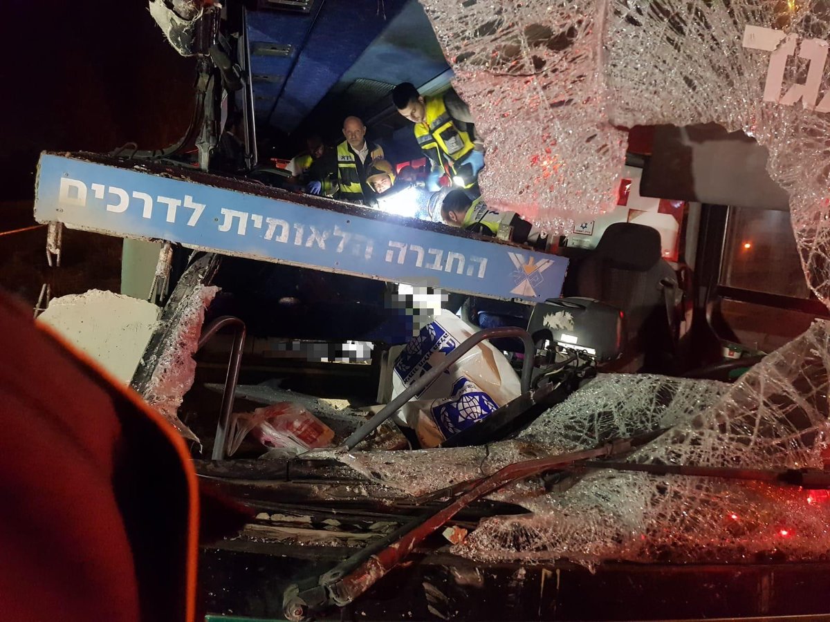 גבר ו-3 נשים נהרגו; "קורת בטון כבדה נתלשה מהתחנה"