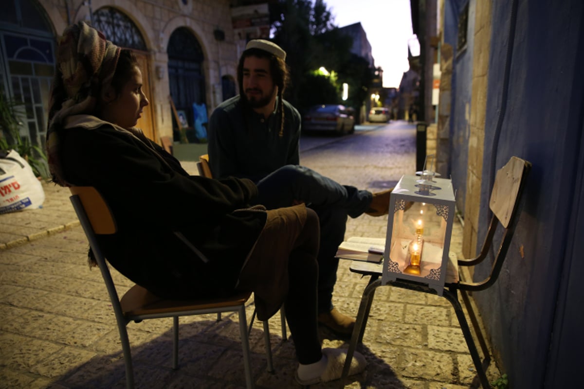 תיעוד מרהיב: חג החנוכה בסמטאות צפת