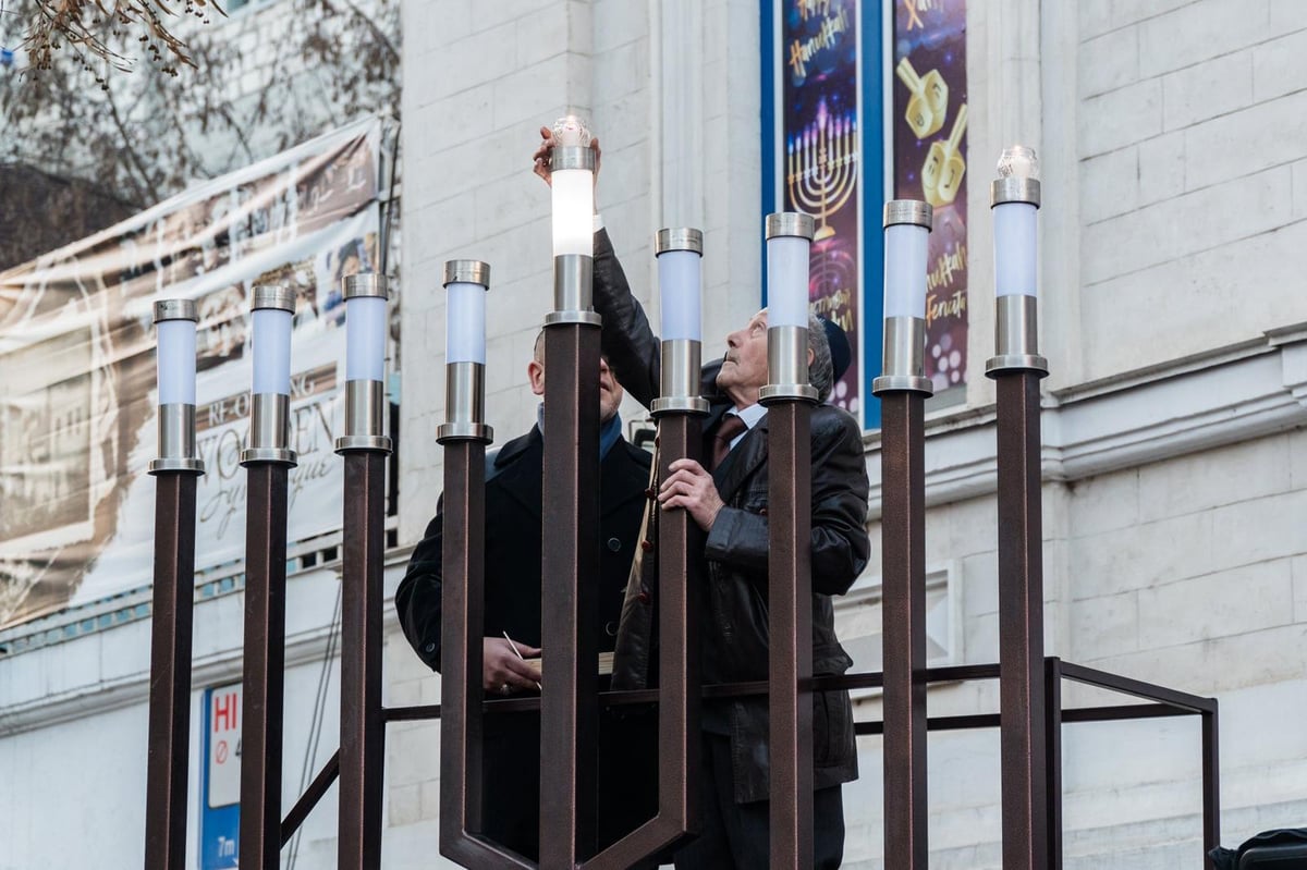 מרגש: הדלקת נרות בקישינב - מולדובה. צפו