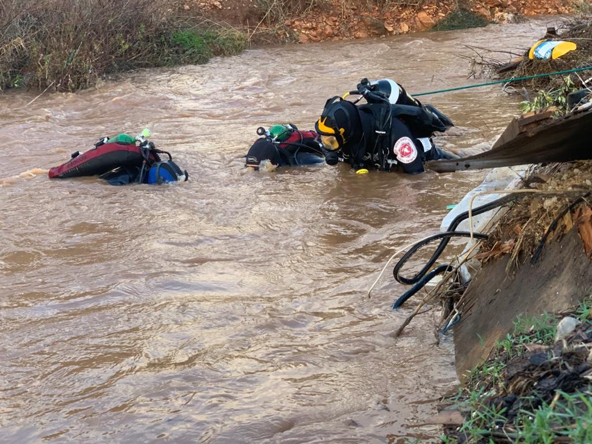 תיעוד: כך מחפשים את הנער שנסחף בנחל שהוצף