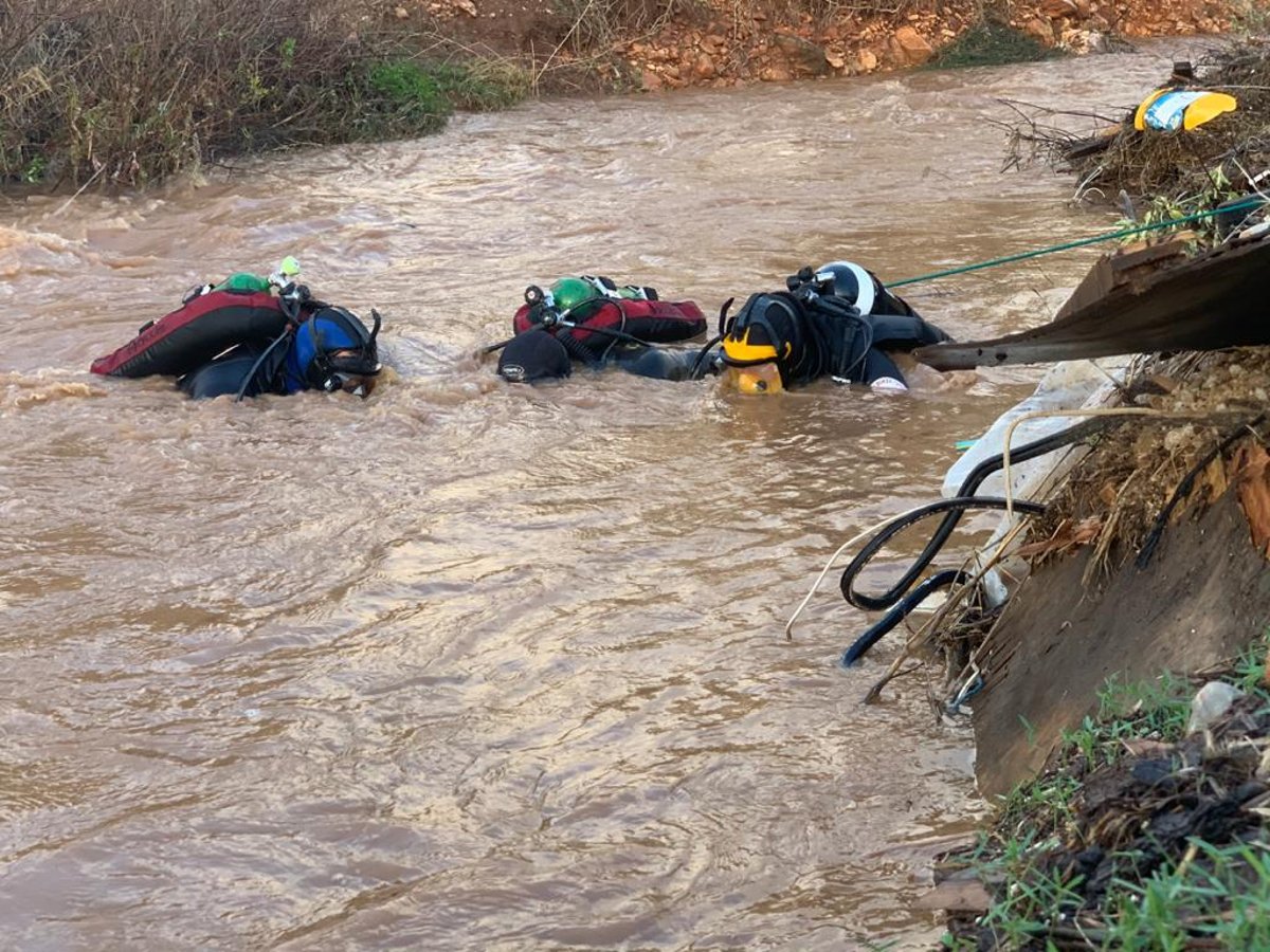 תיעוד: כך מחפשים את הנער שנסחף בנחל שהוצף