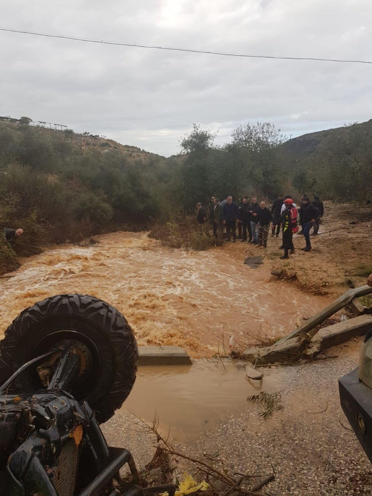 צעיר נסחף וטבע למוות; חיפושים אחר נעדר שנסחף בנחל