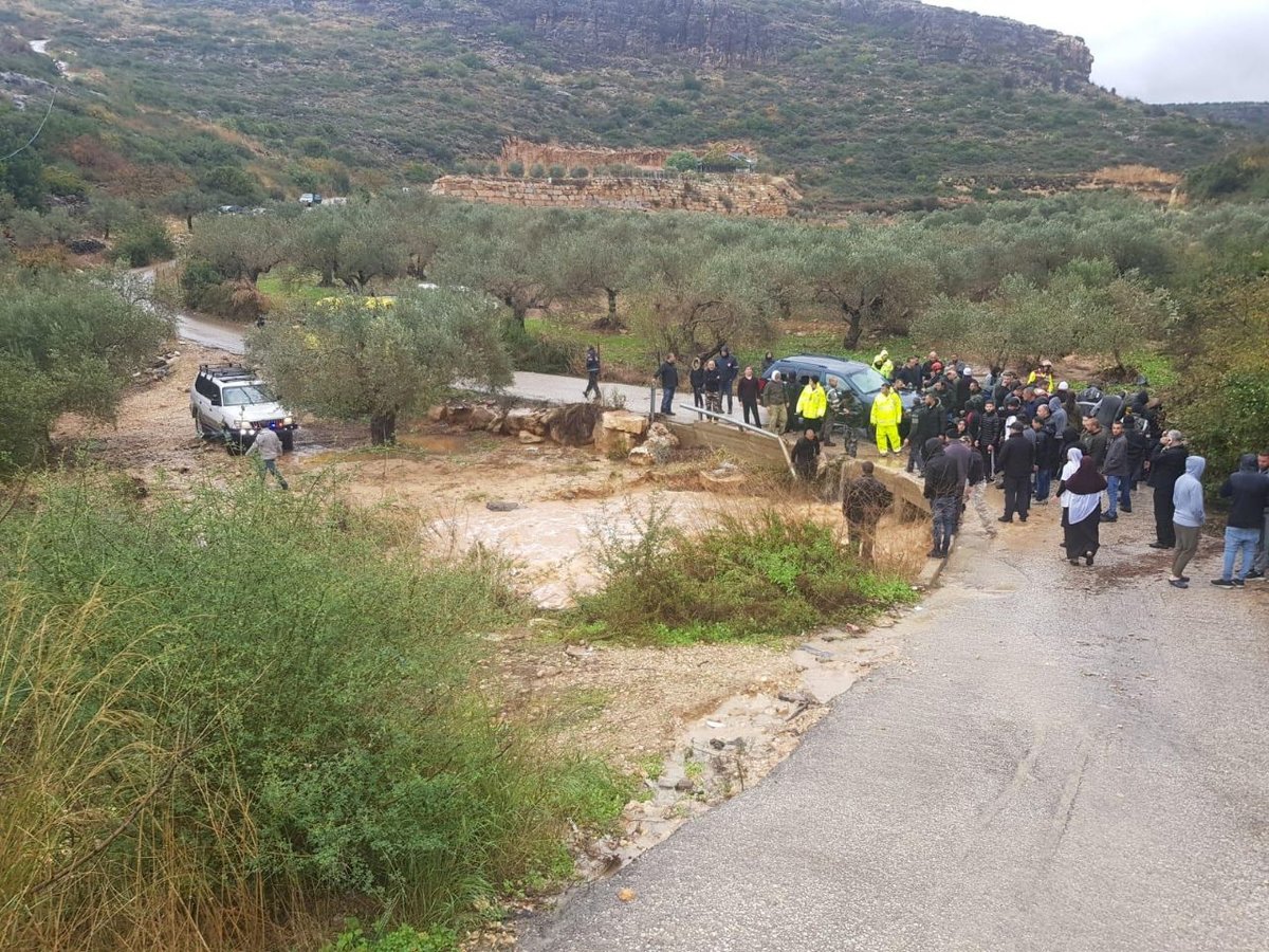 צעיר נסחף וטבע למוות; חיפושים אחר נעדר שנסחף בנחל