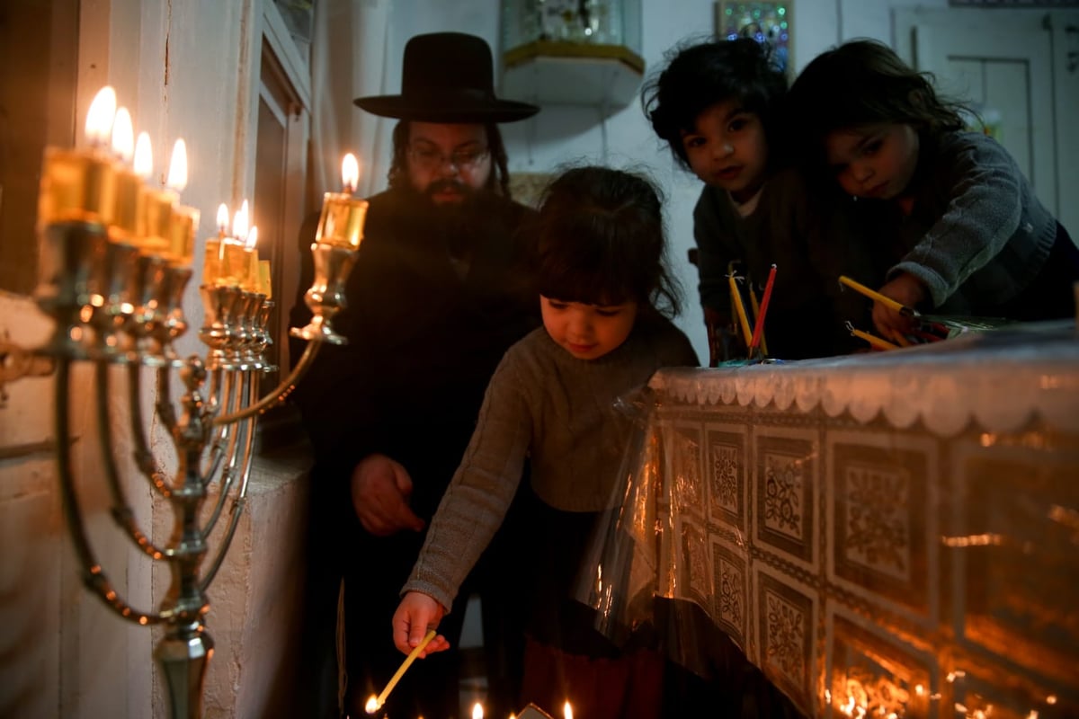 תיעוד: הדלקת נר אחרון של חנוכה בירושלים