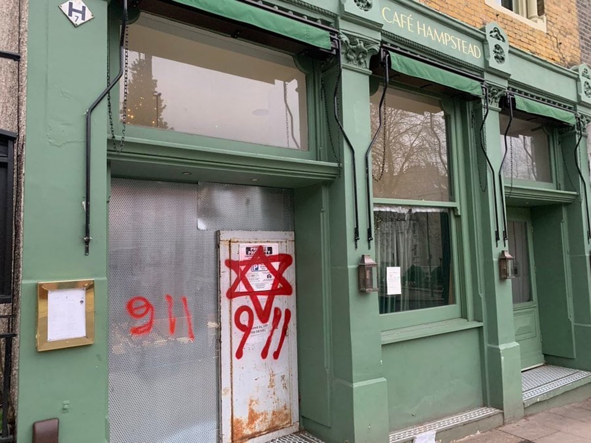 כתובות גרפיטי אנטישמיות רוססו על חנויות יהודיות בלונדון