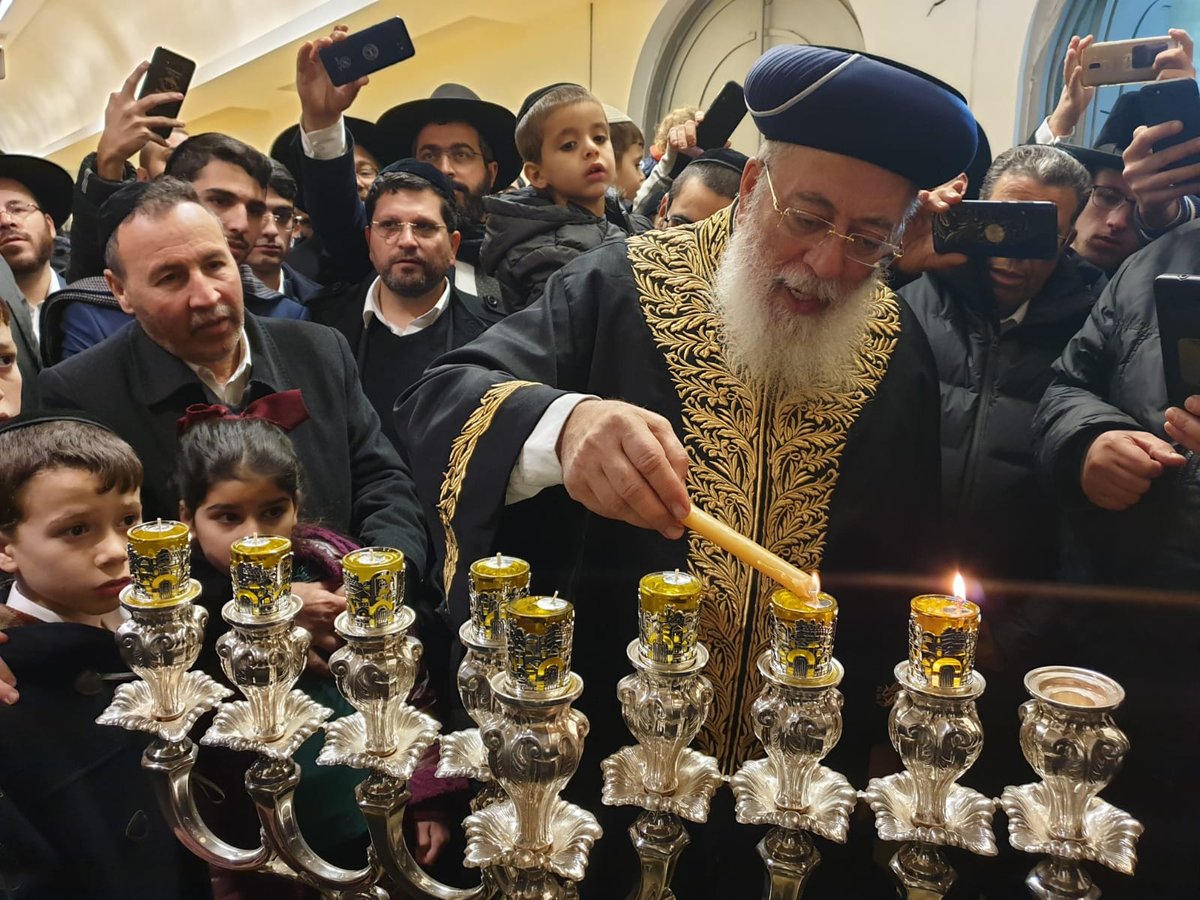 הראשל"צ הגר"ש עמאר בהדלקת נר שביעי בקבר רחל