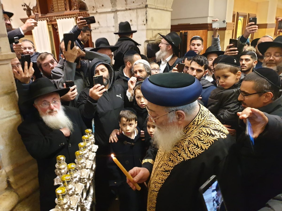 הראשל"צ הגר"ש עמאר בהדלקת נר שביעי בקבר רחל