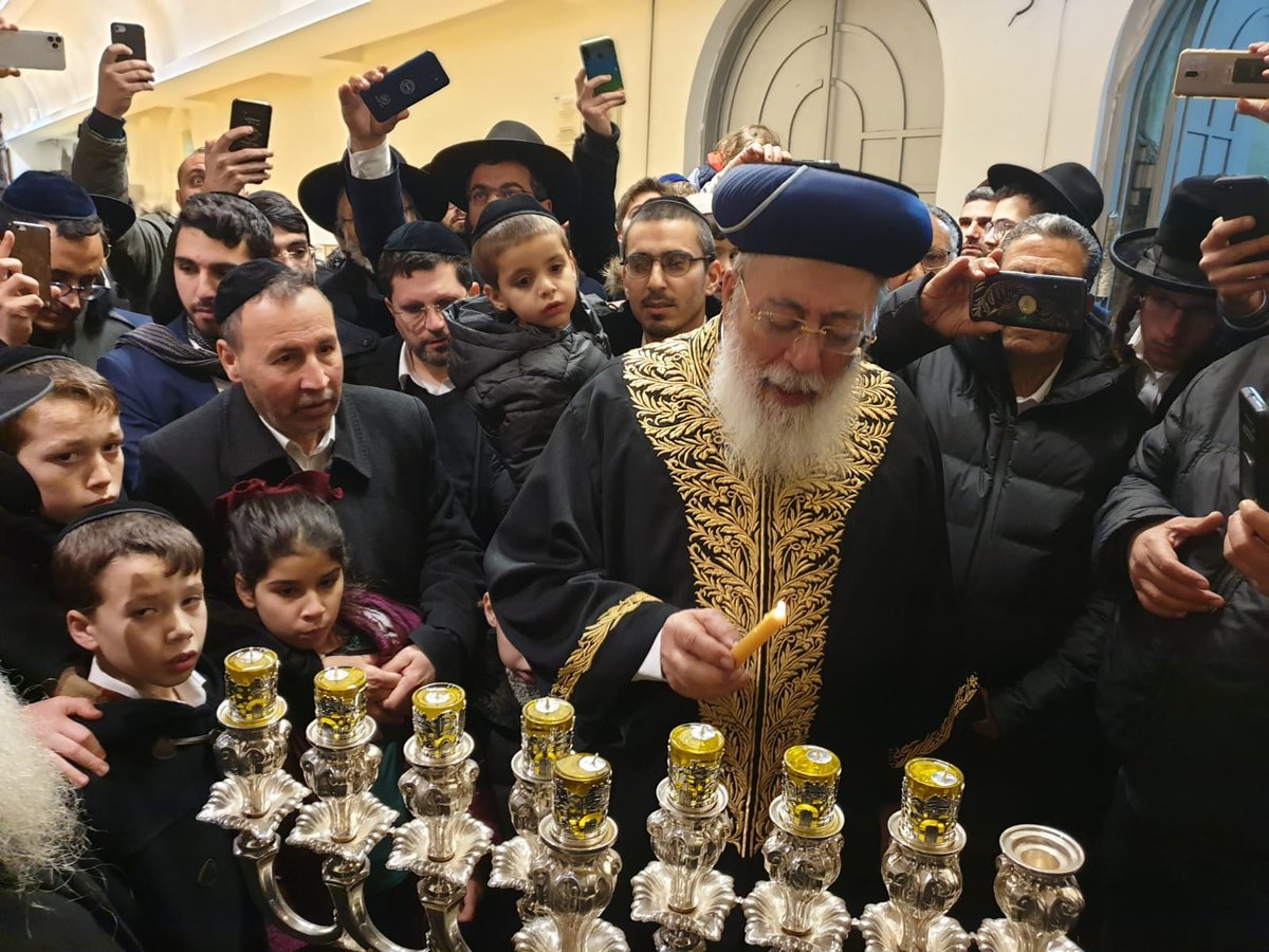 הראשל"צ הגר"ש עמאר בהדלקת נר שביעי בקבר רחל