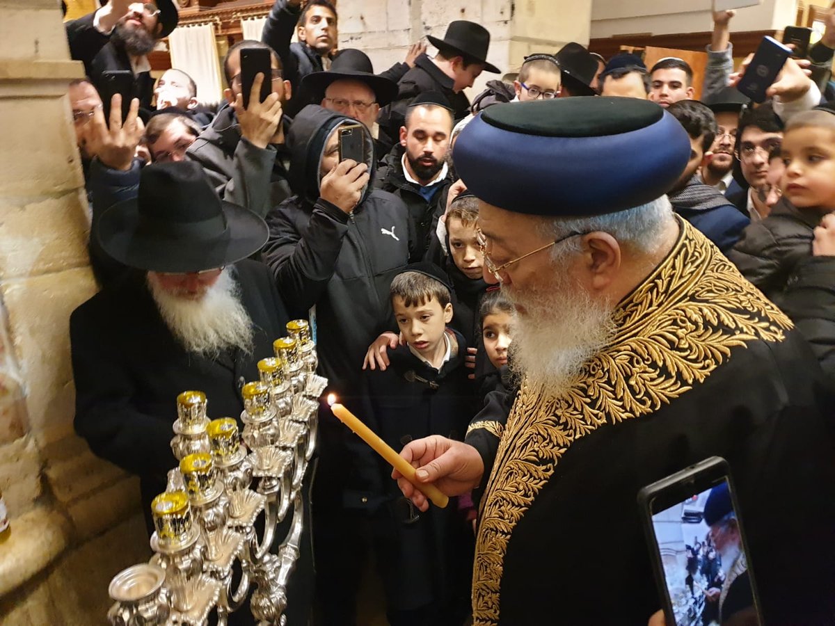 הראשל"צ הגר"ש עמאר בהדלקת נר שביעי בקבר רחל