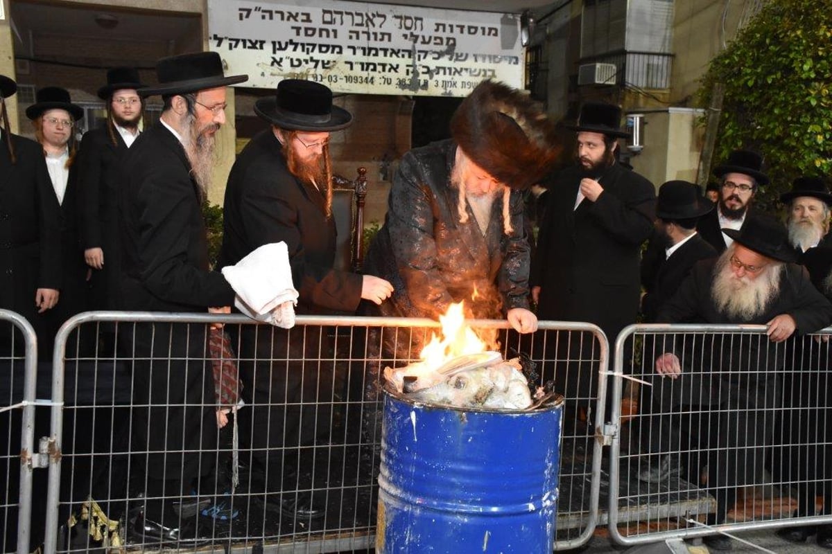 מנהג ה'סביבון' ושריפת הפתילות בשומרי אמונים בבני ברק