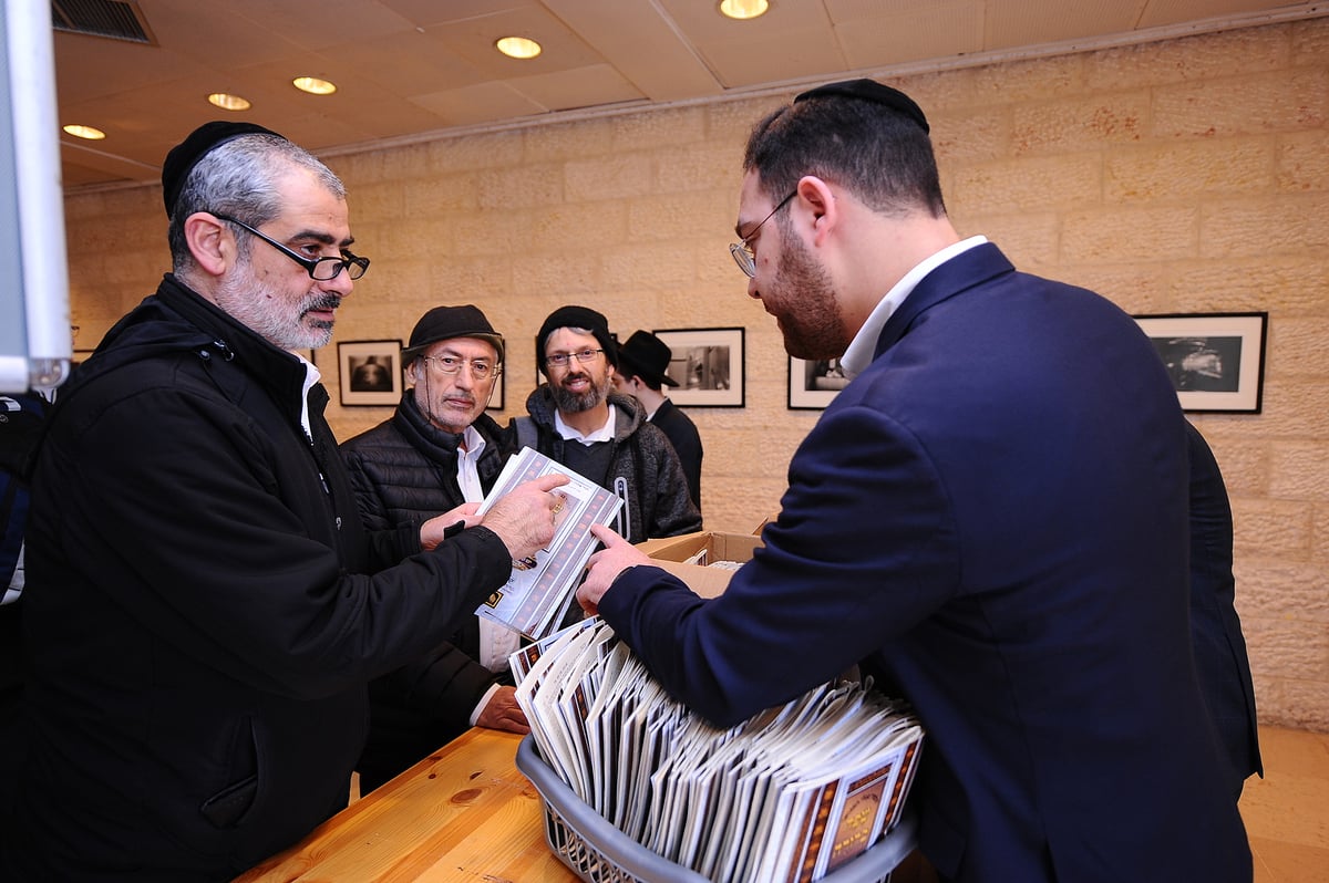 תיעוד ענק: מעמד סיום הש"ס כולו ביום אחד