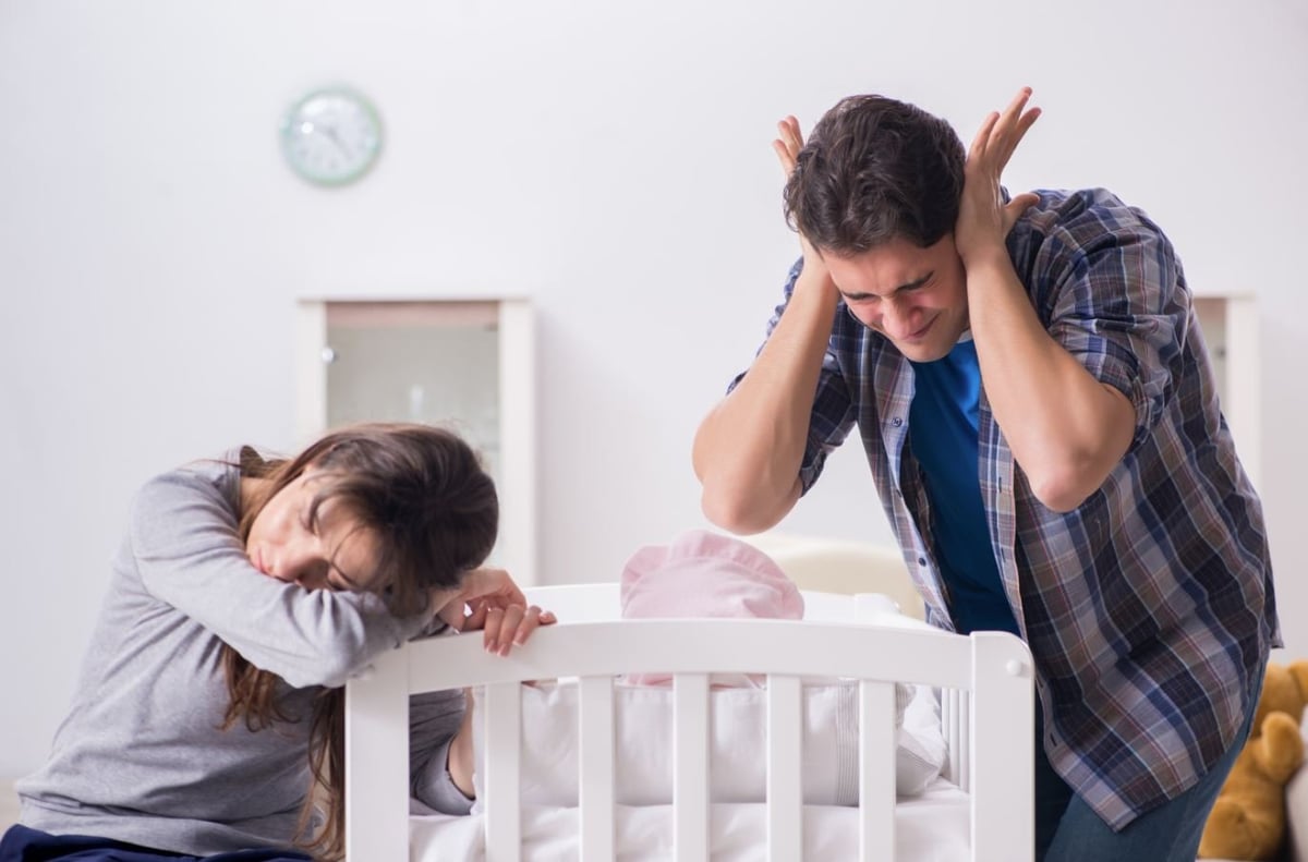 מחקר: הורים טריים מאבדים 44 ימי שינה בשנה