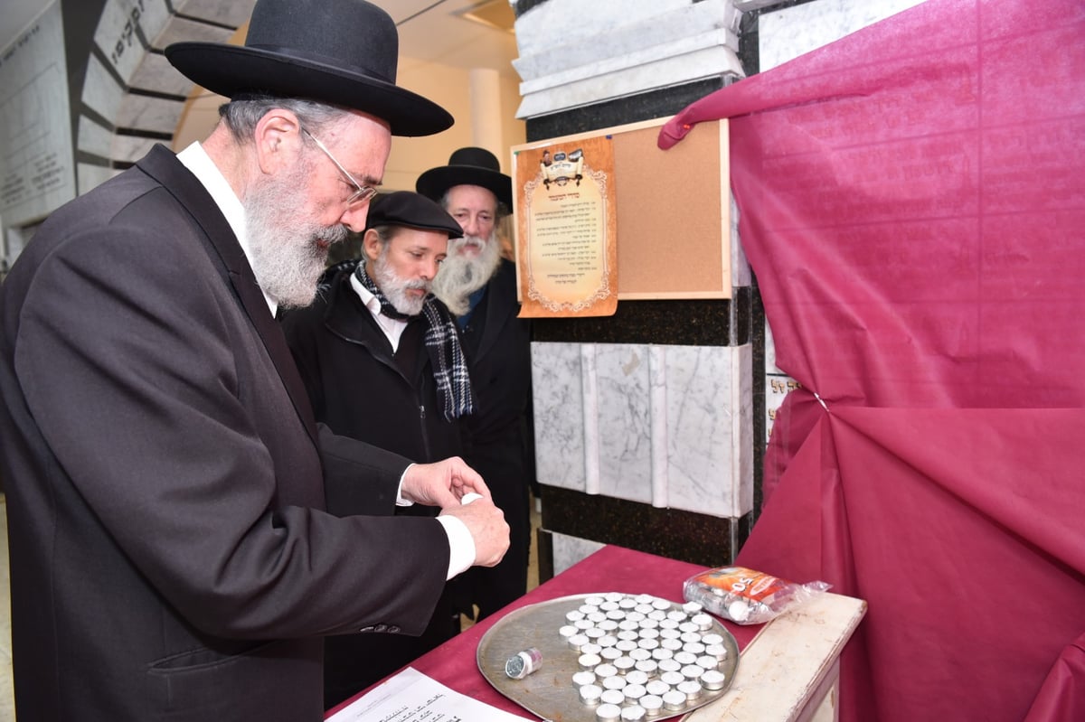 החסידים חגגו 'יארצייט' וסיום הש"ס בתל אביב