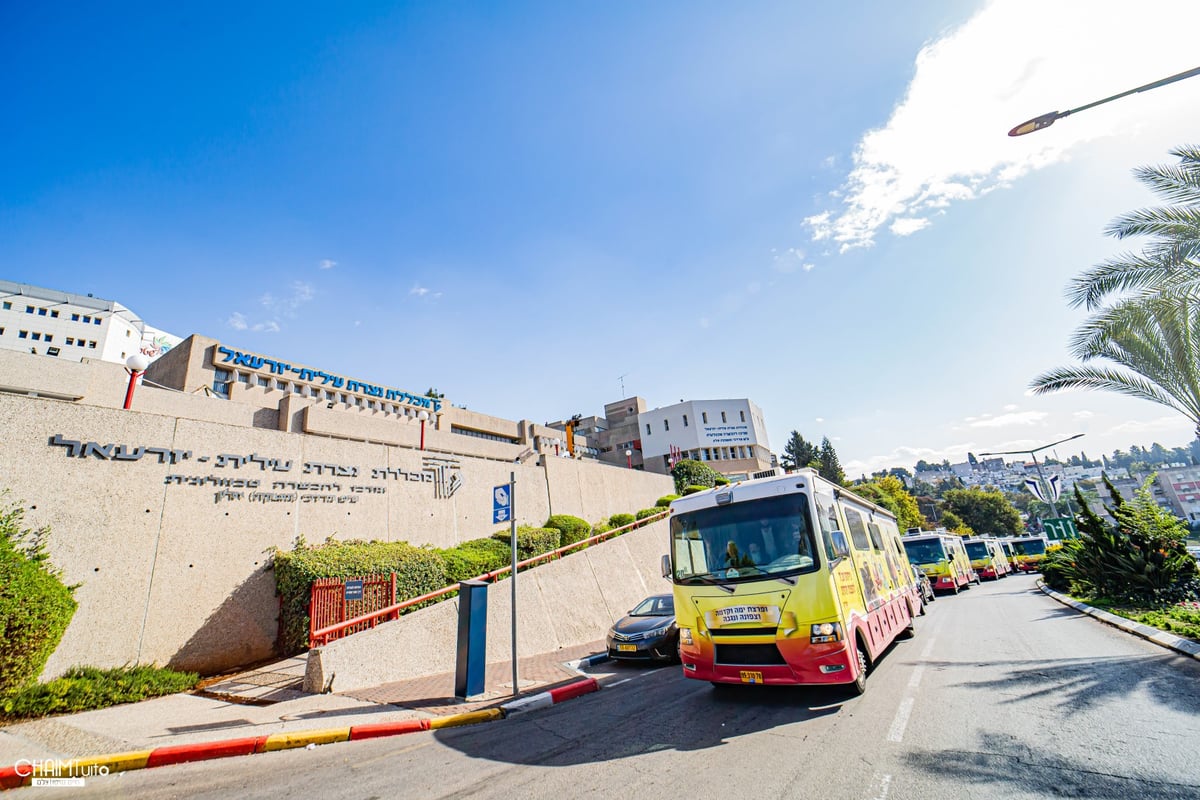 "העם רוצה משיח": שיירת הטנקים של חב"ד כבשה את ישראל