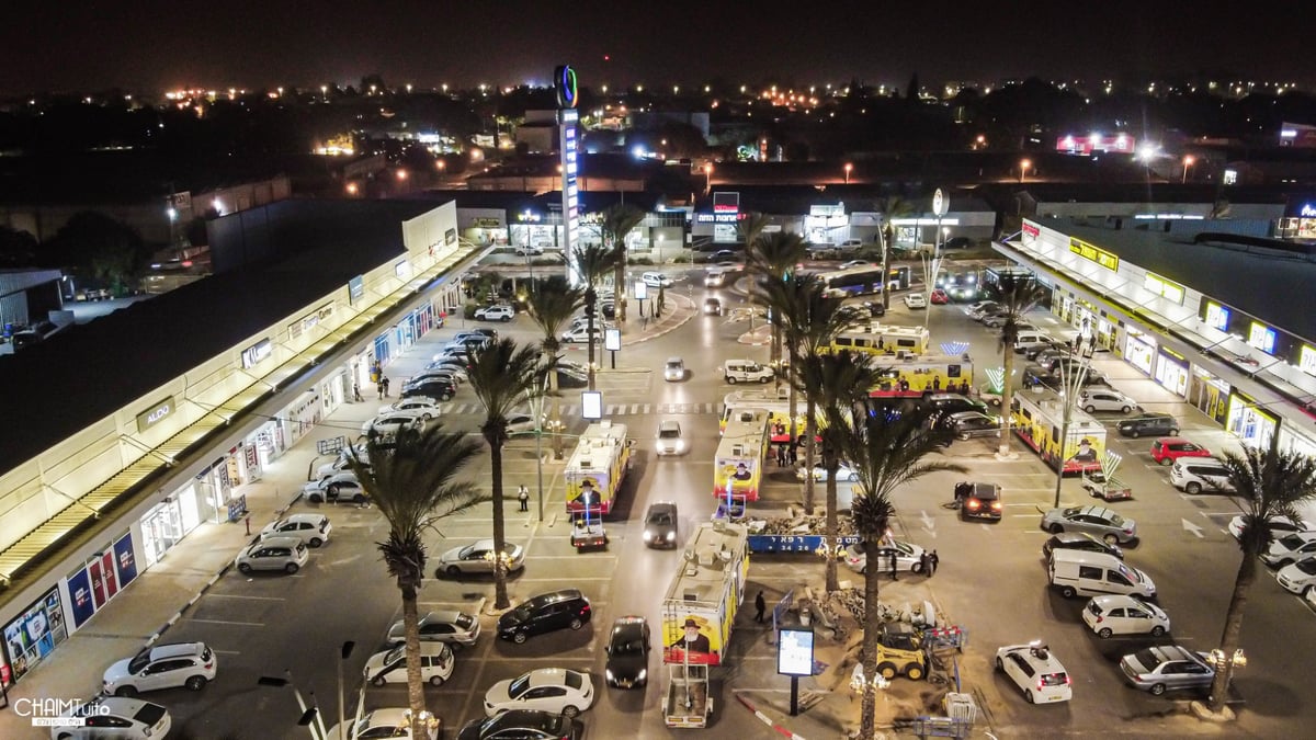 "העם רוצה משיח": שיירת הטנקים של חב"ד כבשה את ישראל