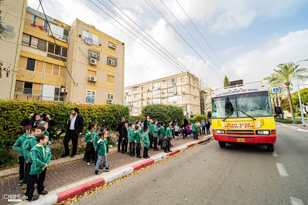 "העם רוצה משיח": שיירת הטנקים של חב"ד כבשה את ישראל