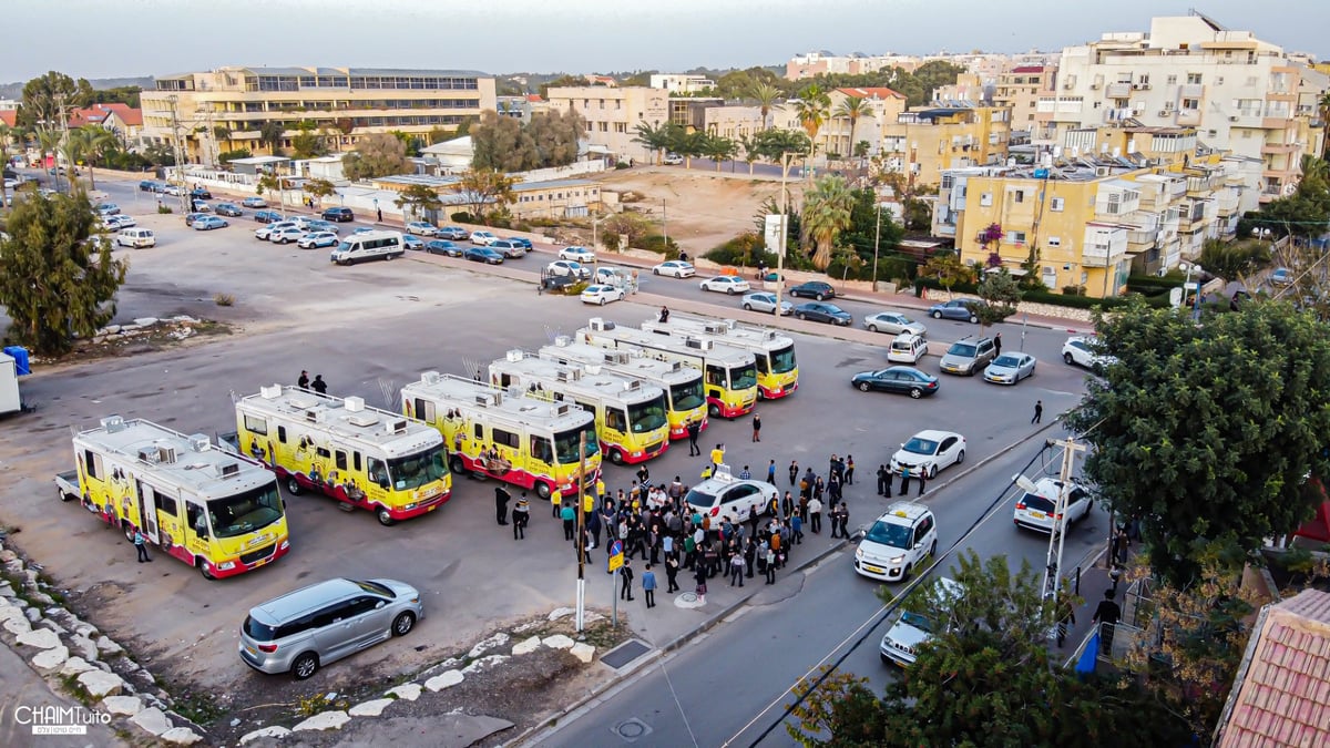 "העם רוצה משיח": שיירת הטנקים של חב"ד כבשה את ישראל