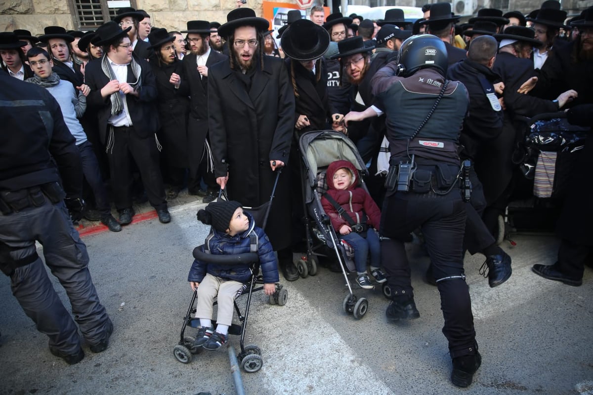 הפגנה סוערת בירושלים: עצורים במאבק על הרכבת הקלה