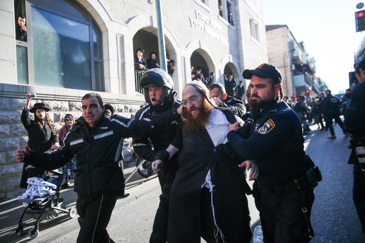 הפגנה סוערת בירושלים: עצורים במאבק על הרכבת הקלה