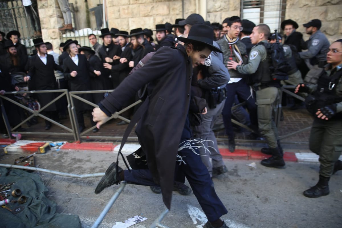 הפגנה סוערת בירושלים: עצורים במאבק על הרכבת הקלה