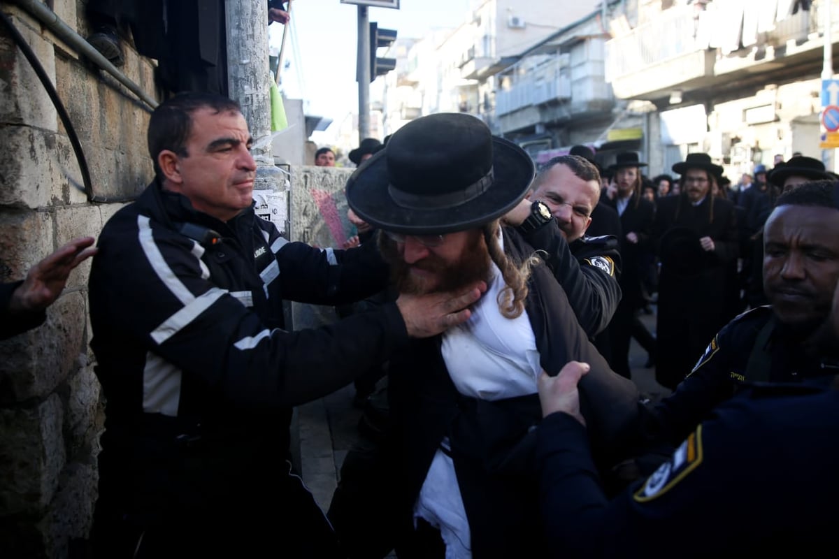 הפגנה סוערת בירושלים: עצורים במאבק על הרכבת הקלה