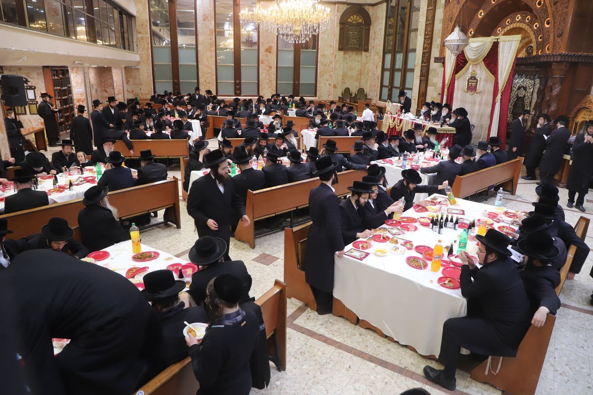 מעמד סיום הש"ס בחצר הקודש דושינסקיא