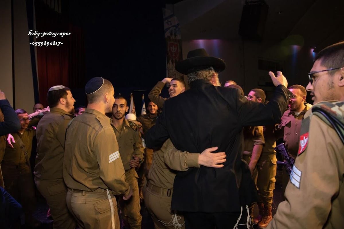 בסיום הש"ס בארה"ב: החרדים חגגו עם החיילים