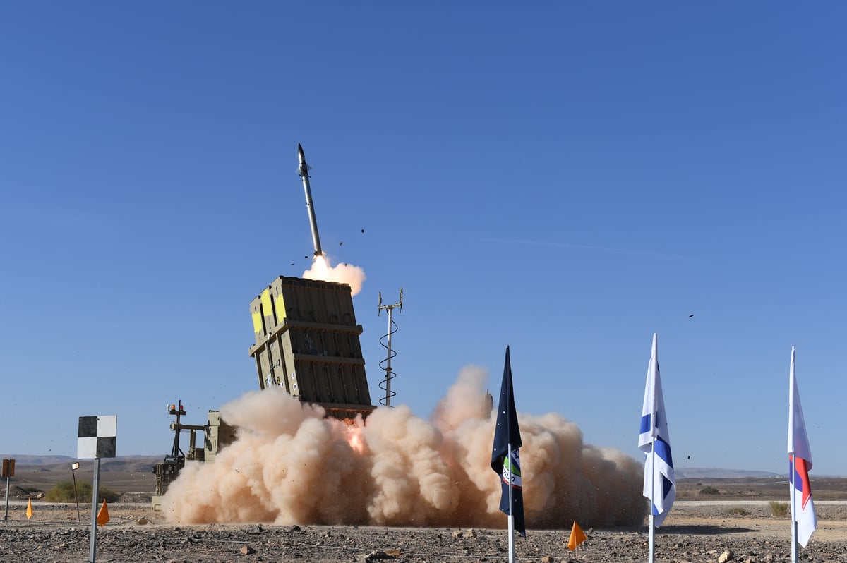 אחרי עשור: מערכת 'כיפת ברזל' משתדרגת • צפו