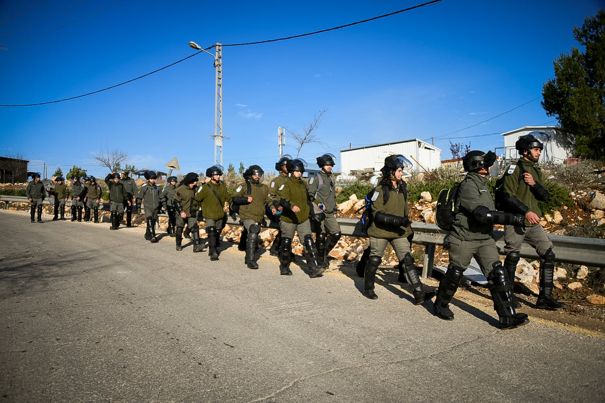 כוחות הביטחון פינו שני מבנים בגבעת קומי אורי יצהר. צפו